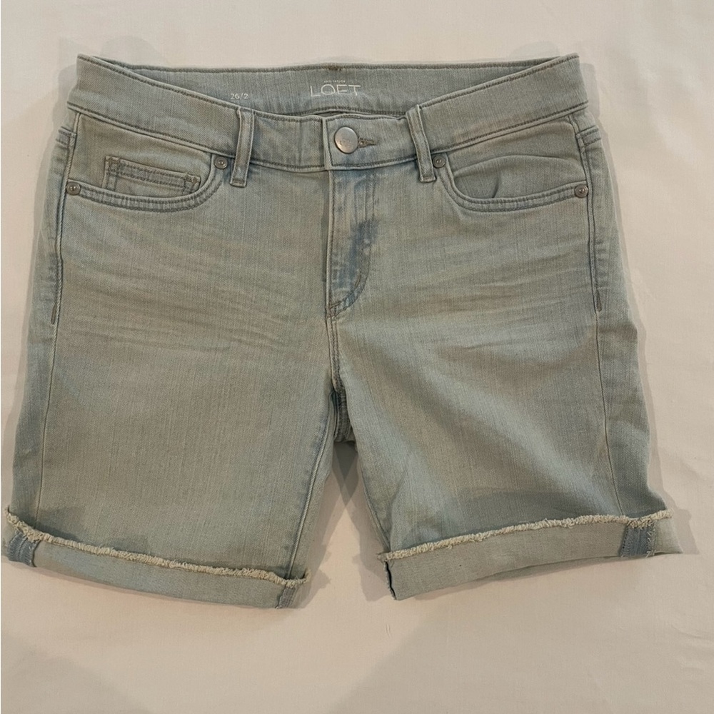 NWOT LOFT Light Washed Flip Hem Mid Rise Denim Jean Shorts Size 2